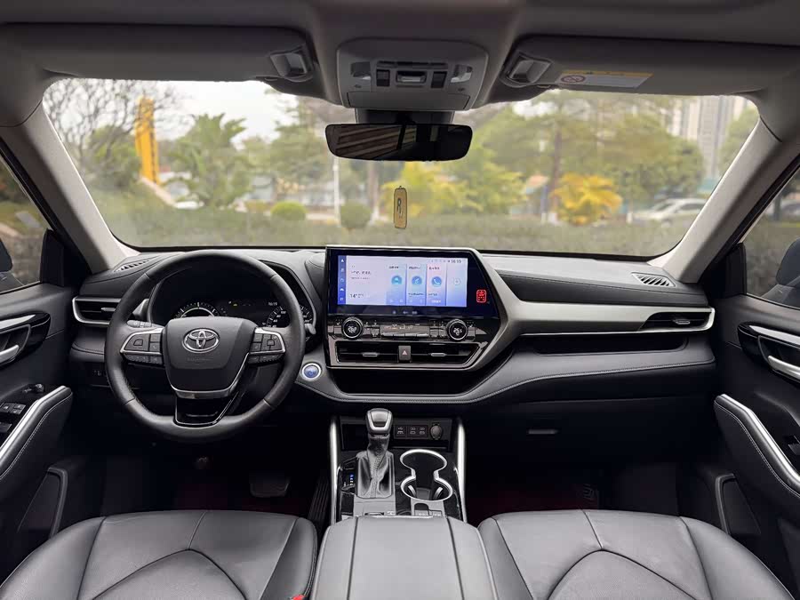 Toyota Highlander 2023 car image #9