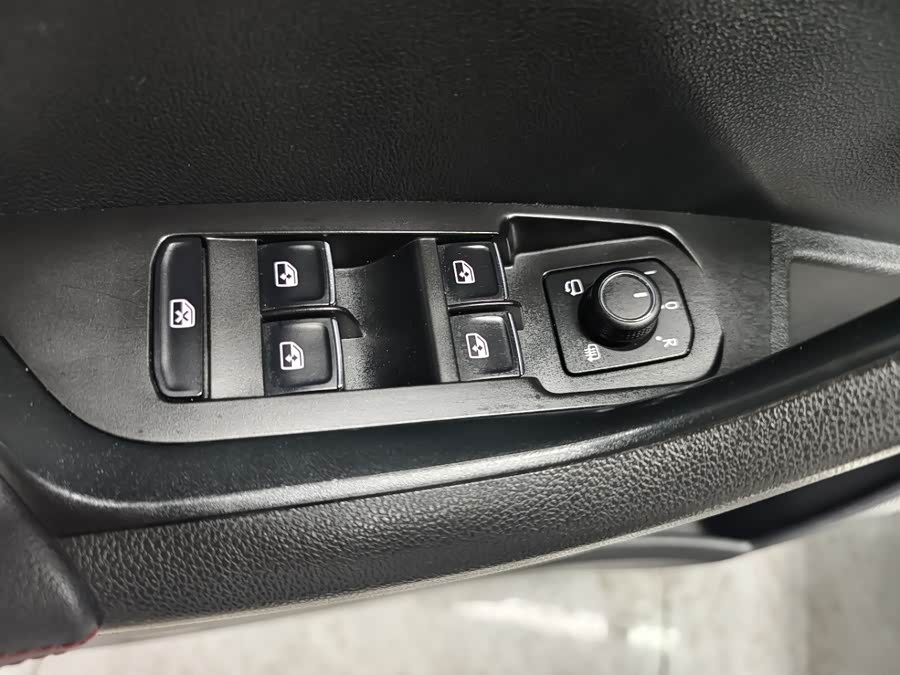 Skoda Karoq 2022 изображение автомобиля #9