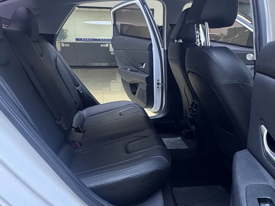 Hyundai Elantra 2022 car image #9