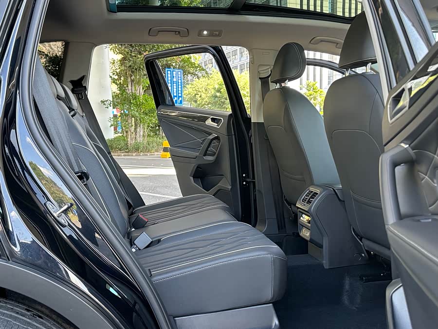 Volkswagen Tiguan L New Energy 2023 car image #9