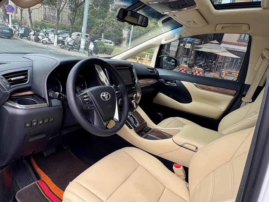 Toyota Alphard 2017 изображение автомобиля #9