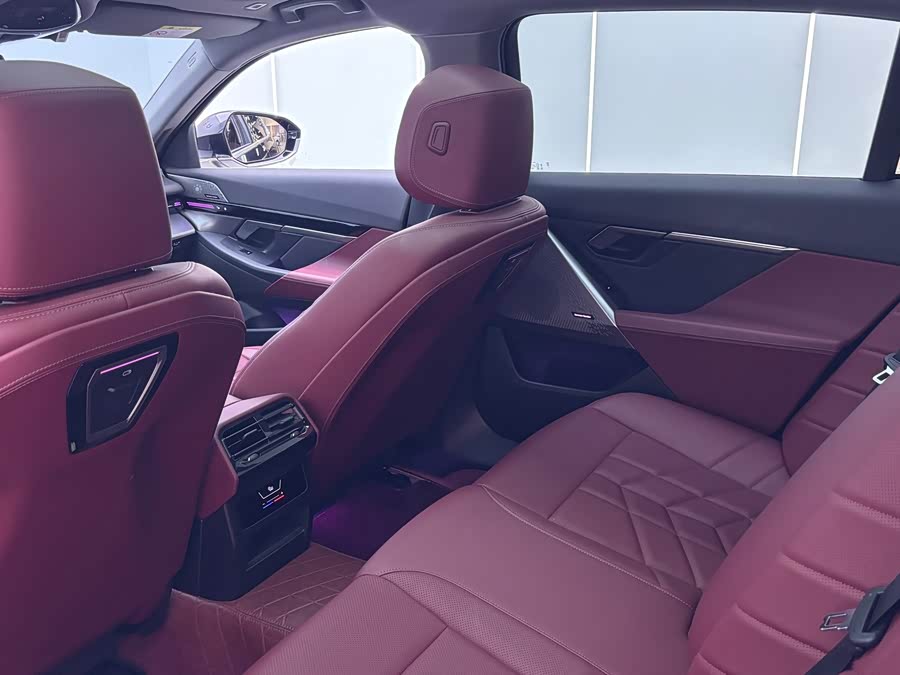BMW 5 Series 2024 #9 BMW 5 Series 2024 car image #9