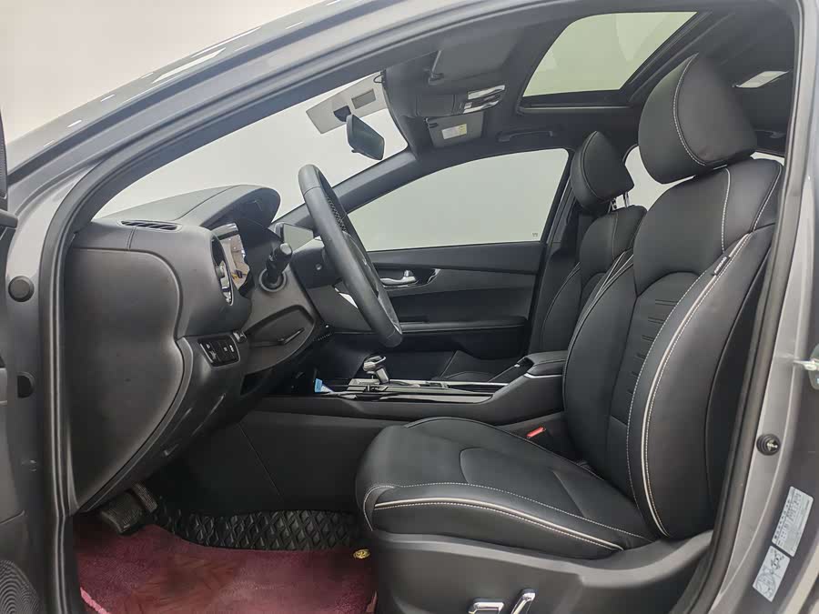 Kia K3 2023 car image #9