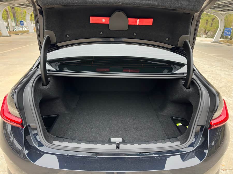 BMW i3 2025 immagine di auto #9