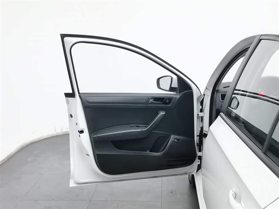 Santana 2022 car image #9
