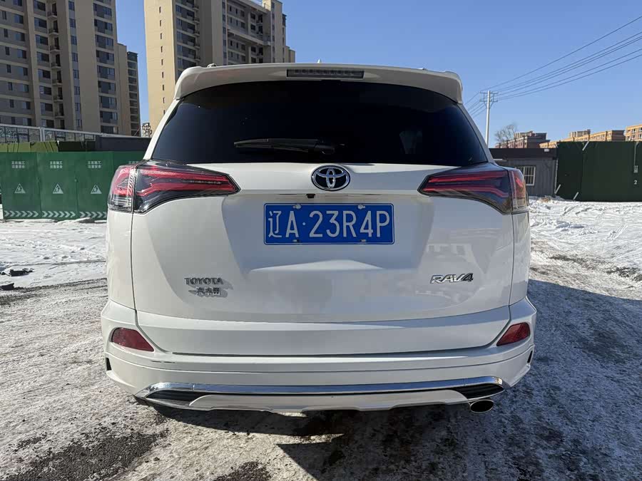 Toyota RAV4 2018 car image #9