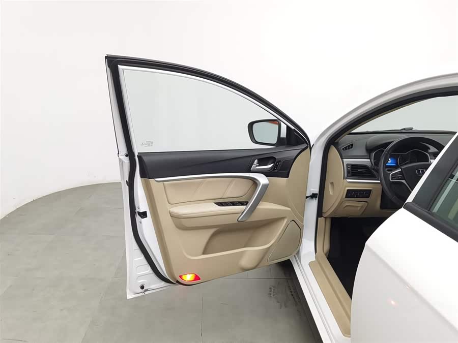 GEELY Emgrand 2017 car image #9