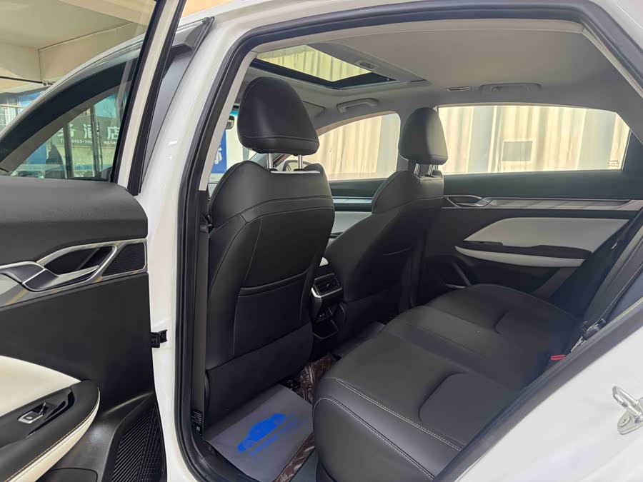 GEELY Emgrand L 2022 car image #9