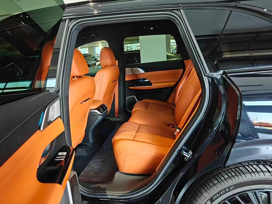 Xpeng G9 2025 صورة سيارة #9