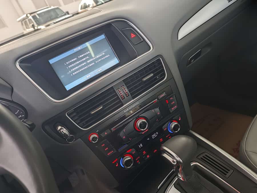 Audi Q5 2015 изображение автомобиля #9