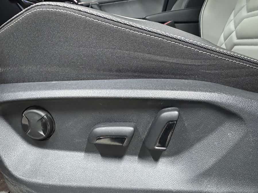 Volkswagen Tayron 2023 immagine di auto #9