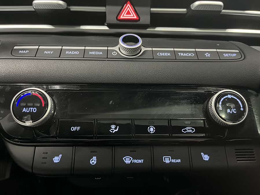 Hyundai Elantra 2023 car image #9