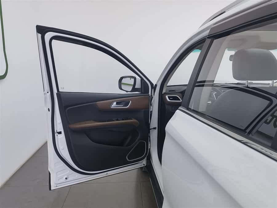 SWM X7 2018 صورة سيارة #9