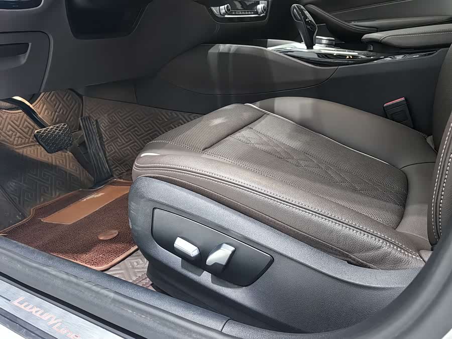 BMW 5 Series 2021 car image #9