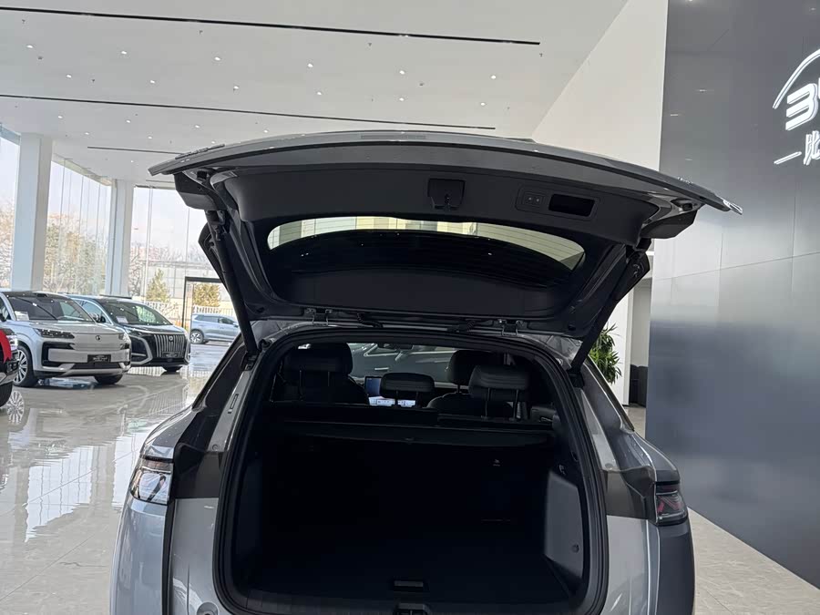 BYD SongL DM-i 2024 #9 BYD SongL DM-i 2024 car image #9