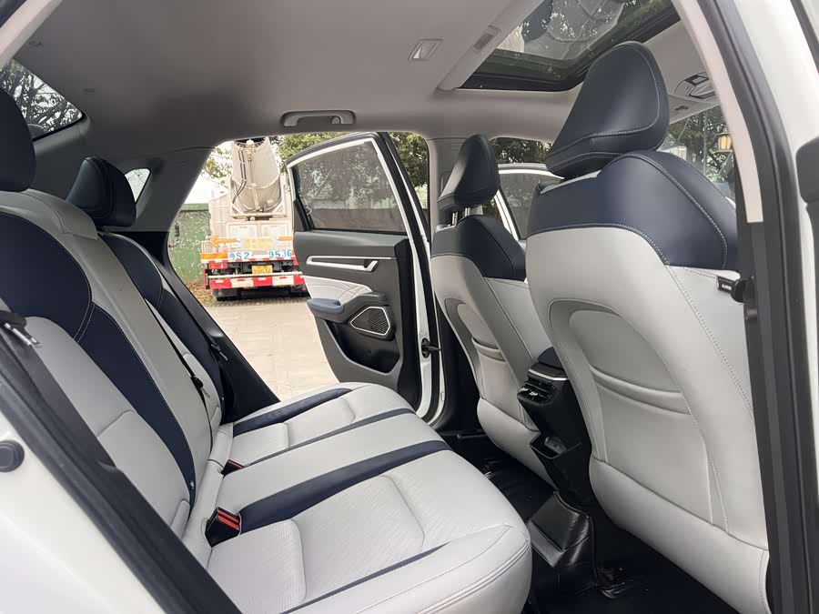 GEELY Emgrand 2022 car image #9