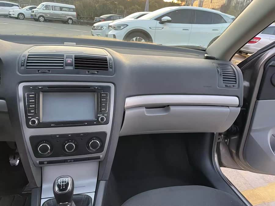 Skoda Octavia 2014 car image #9
