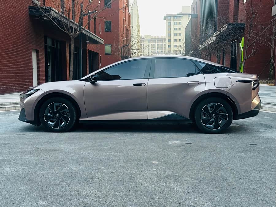 Toyota bZ3 2023 immagine di auto #9