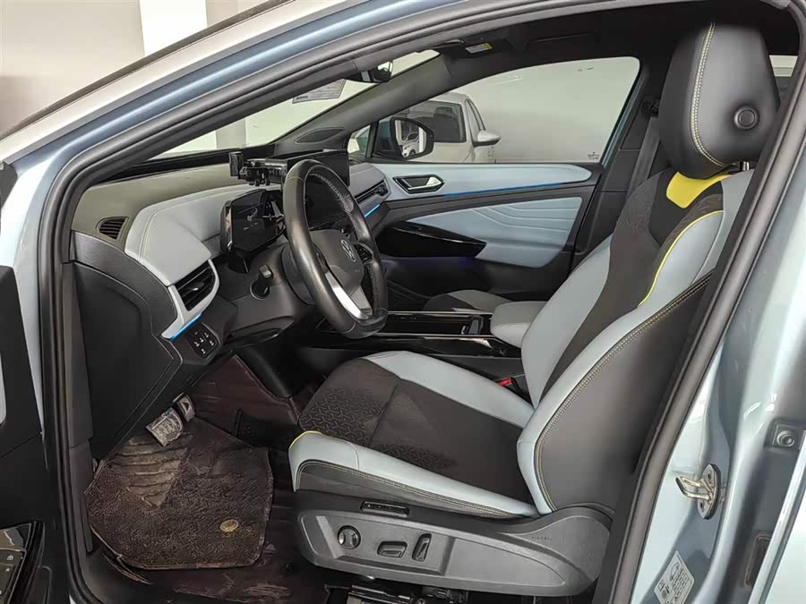 Volkswagen ID.4 X 2023 immagine di auto #9