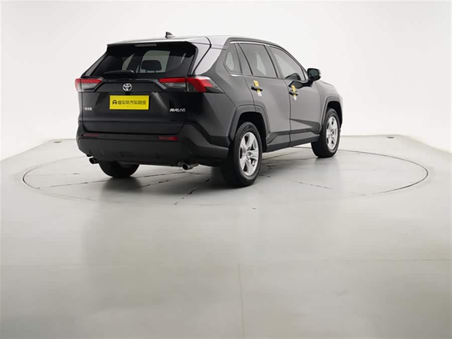 Toyota RAV4 2022 car image #9