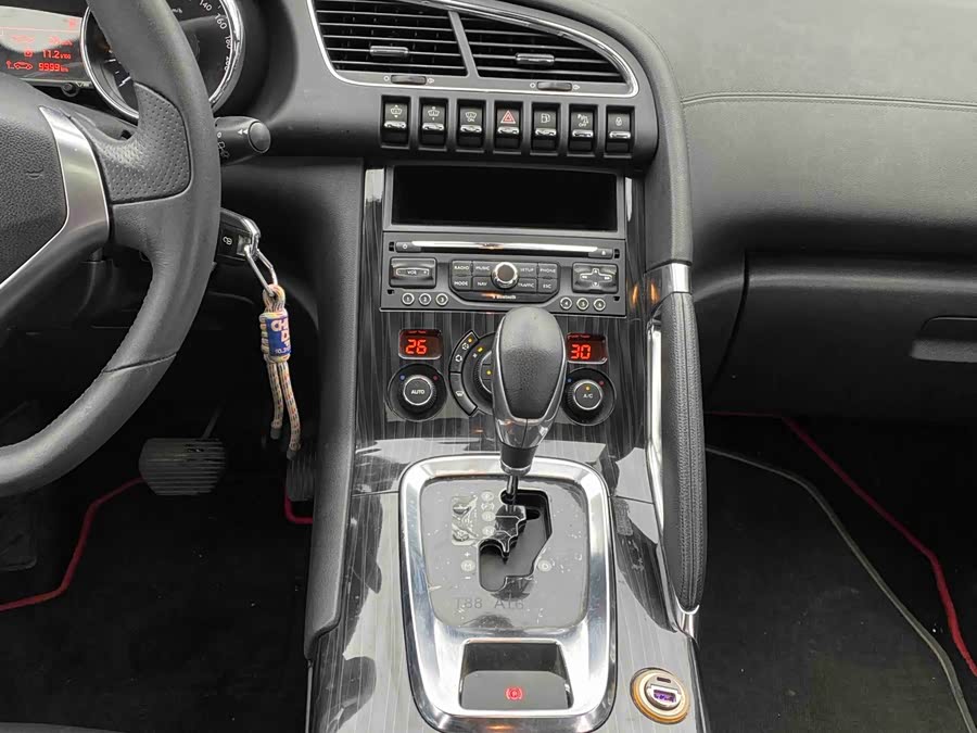 Peugeot 301 2017 car image #9