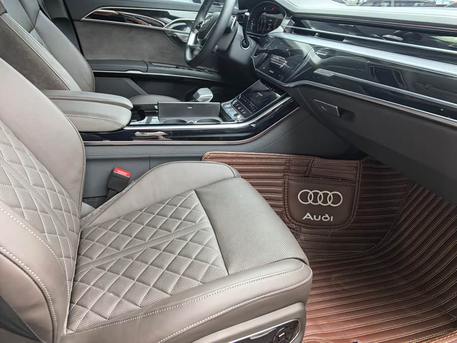 Audi A8 2020 immagine di auto #9