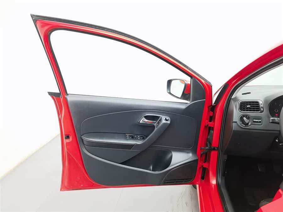 Volkswagen Polo 2012 car image #9
