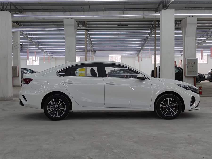 Kia K3 car image #9