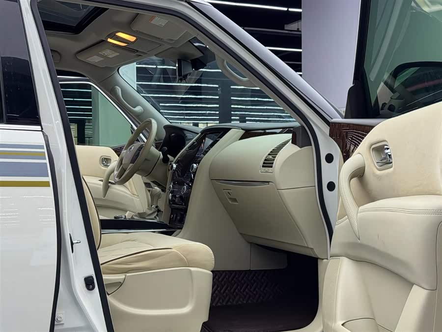 Nissan 2019 car image #9