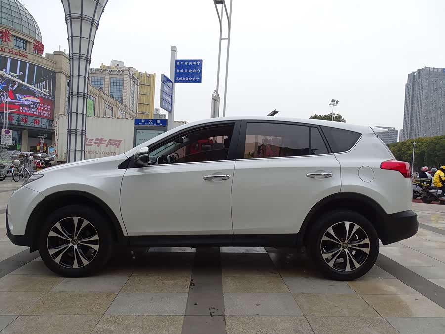 Toyota RAV4 2015 car image #9