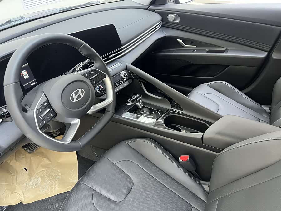 Hyundai Elantra 2024 car image #9