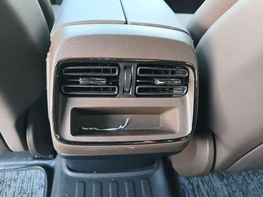 BYD Han 2025 car image #9