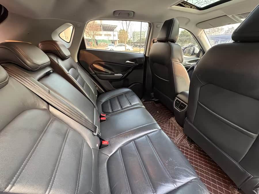 MG GS 2015 car image #9