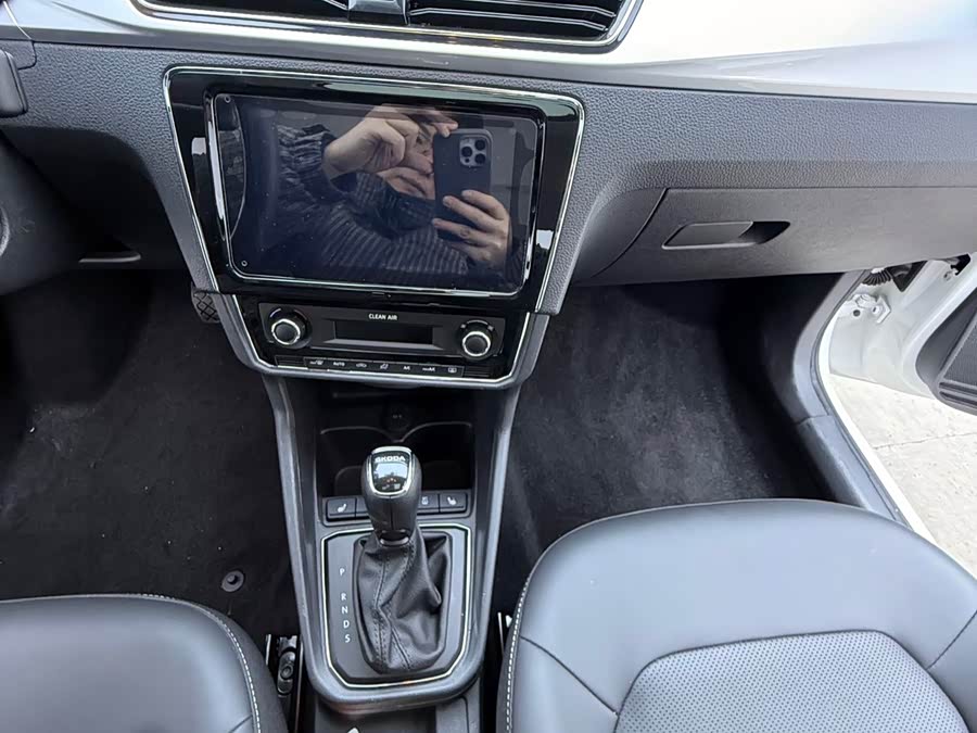 Skoda Rapid 2022 car image #9