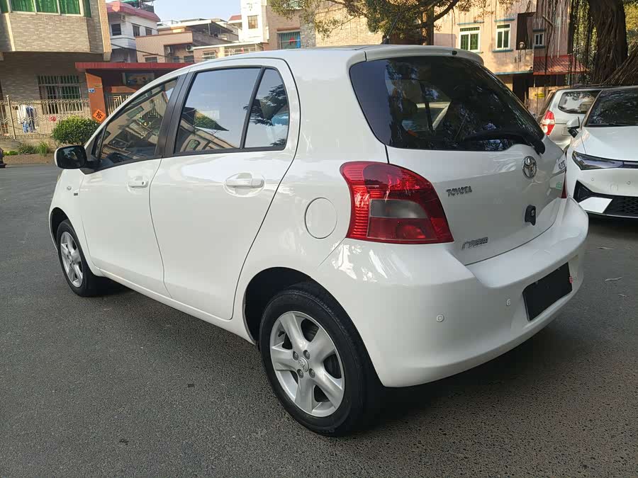 Toyota Yaris 2011 imagen de coche #9