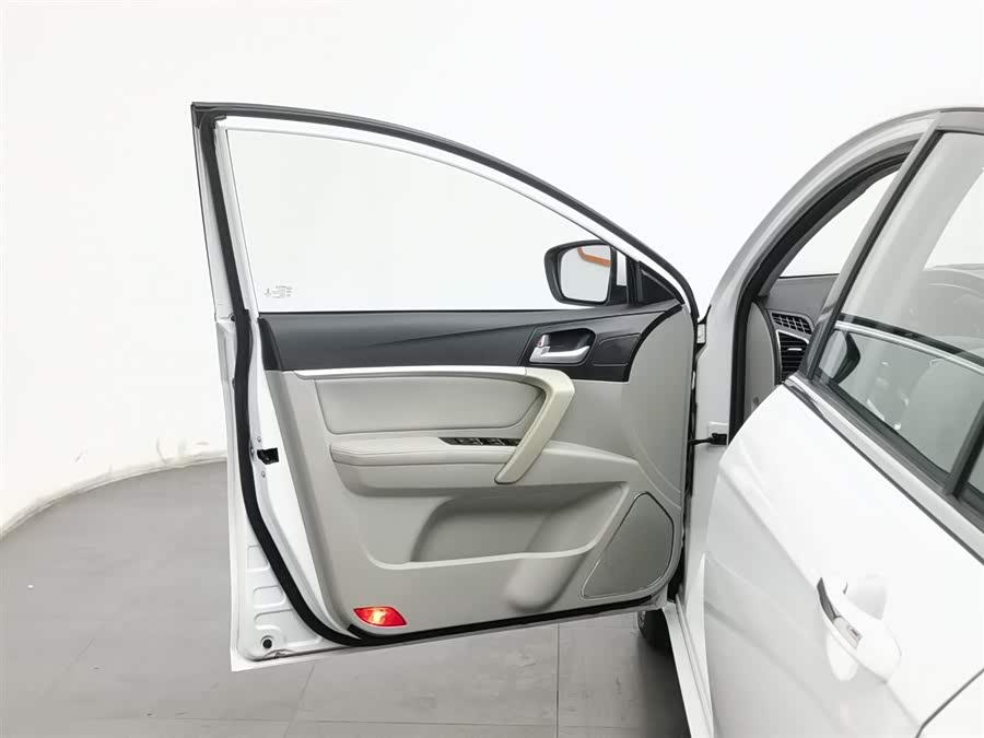 GEELY Emgrand 2015 car image #9