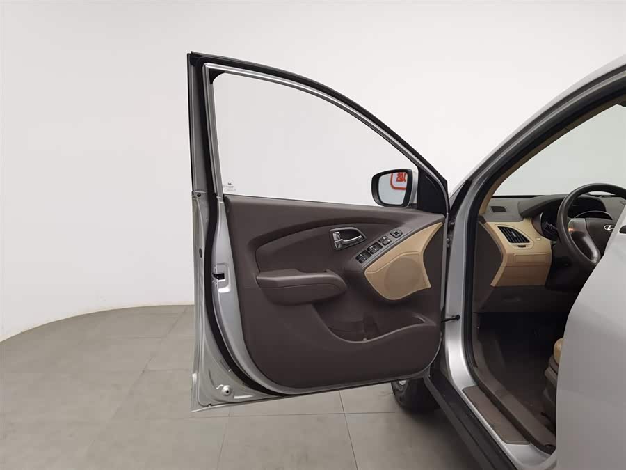Hyundai ix35 2012 car image #9