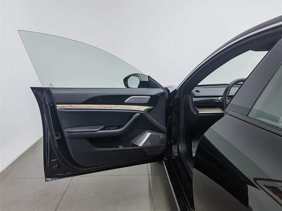 哪吒汽车 哪吒S 2023 汽车图片 #9