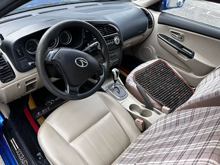 Soueast V3 Lingyue 2012 car image #9