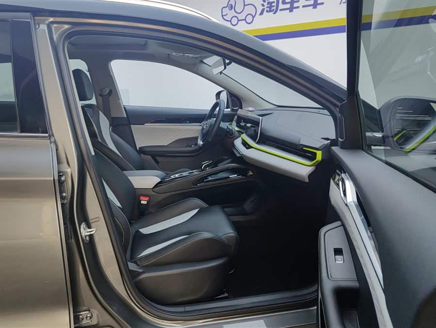 GEELY Coolray 2023 car image #9