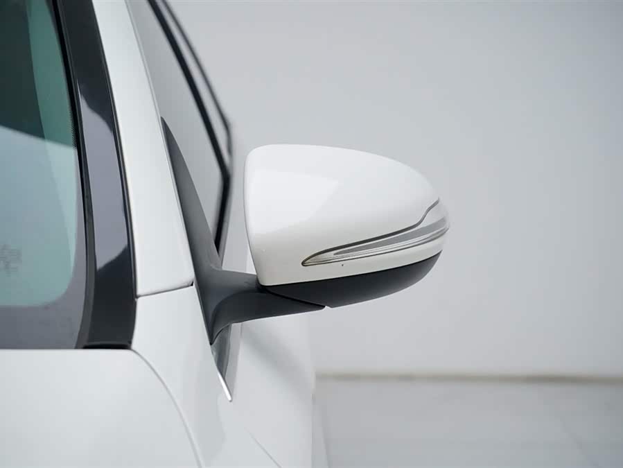Mercedes-Benz C Class 2015 car image #9