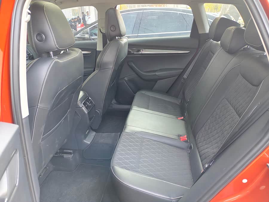 Skoda Karoq 2019 car image #9