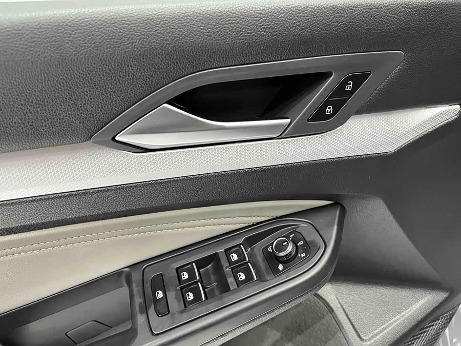 Volkswagen Golf 2022 car image #9