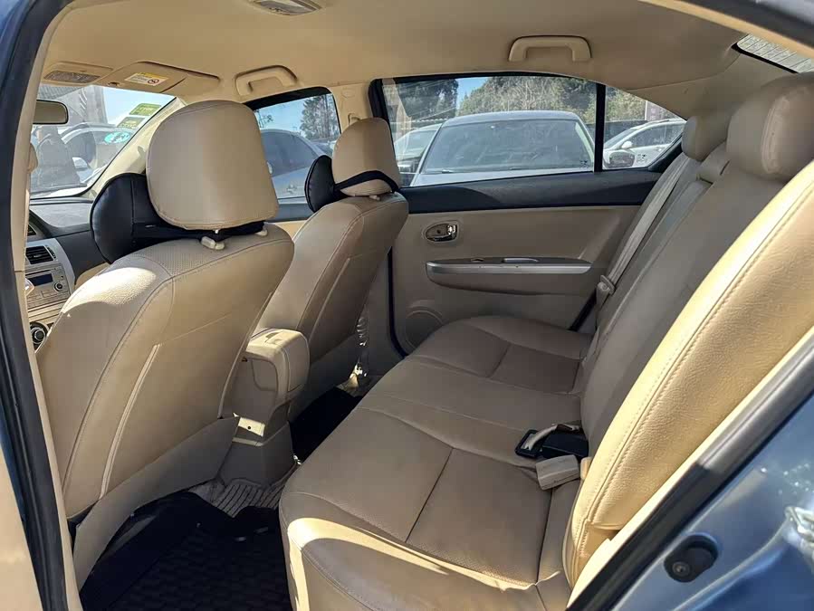 Great Wall C30 2010 car image #9