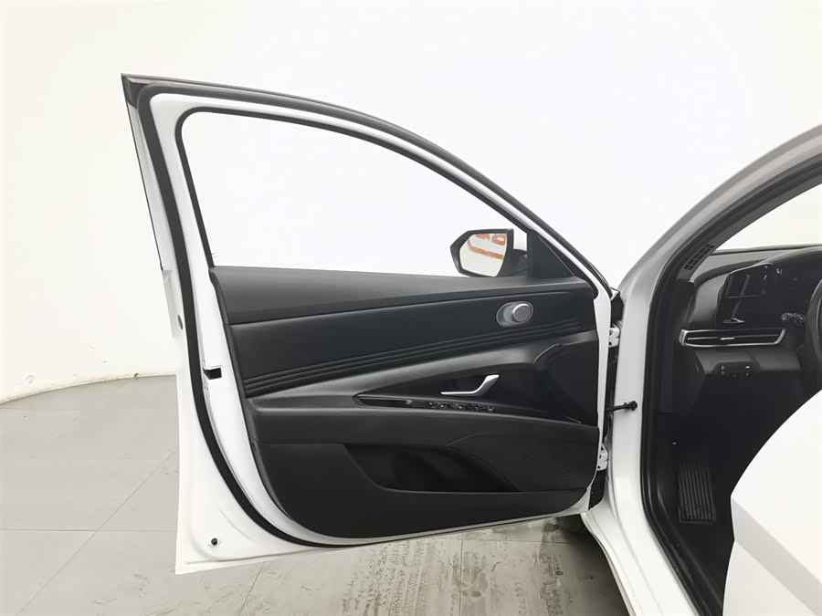 Hyundai Elantra 2022 car image #9