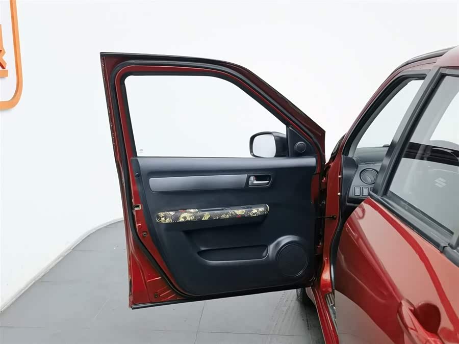 Suzuki Swift 2013 car image #9