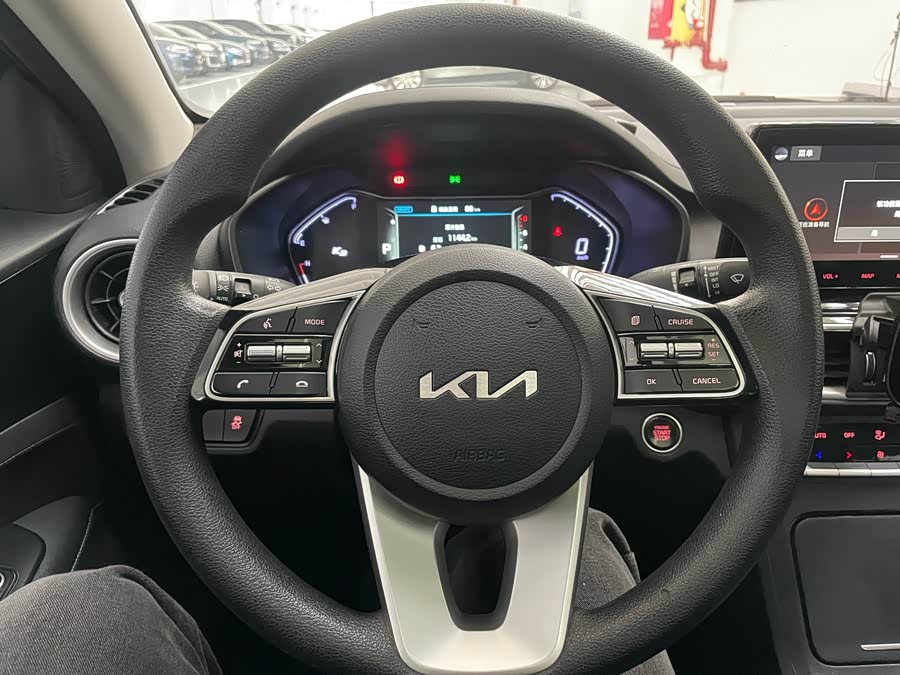Kia K3 2022 car image #9