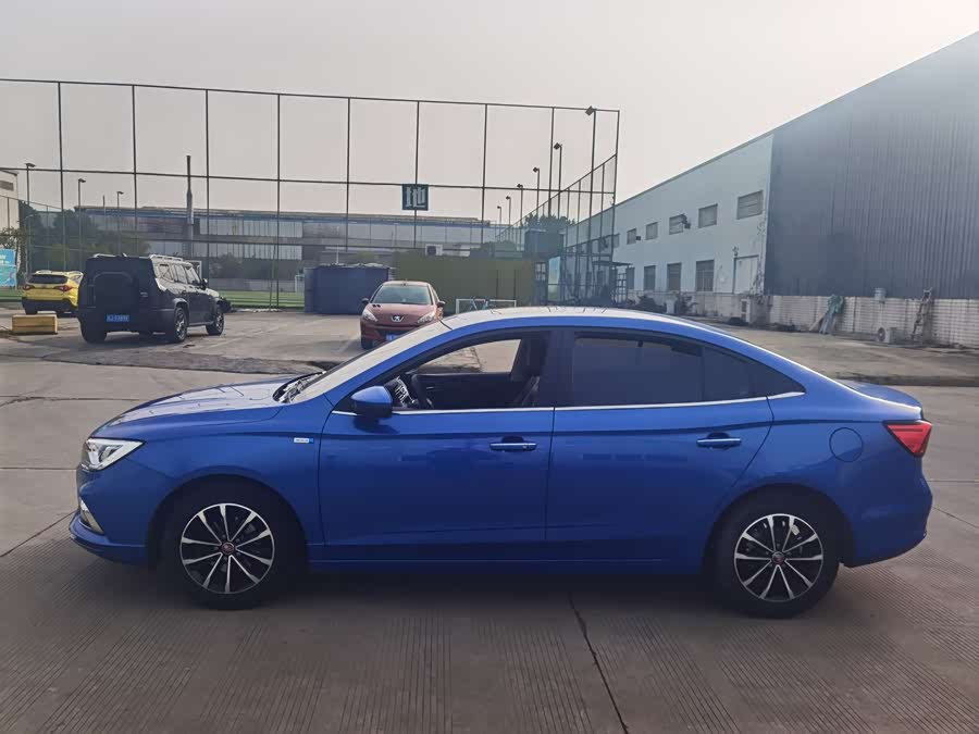 Roewe i5 2019 car image #9