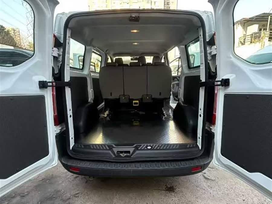 Ford Transit 2020 car image #9