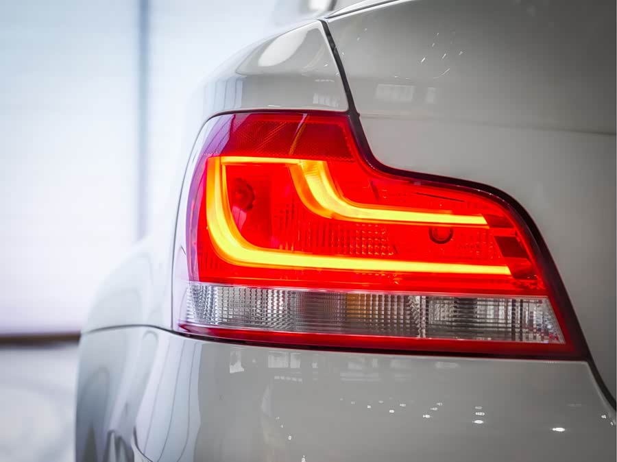 BMW 1 Series M 2012 car image #9